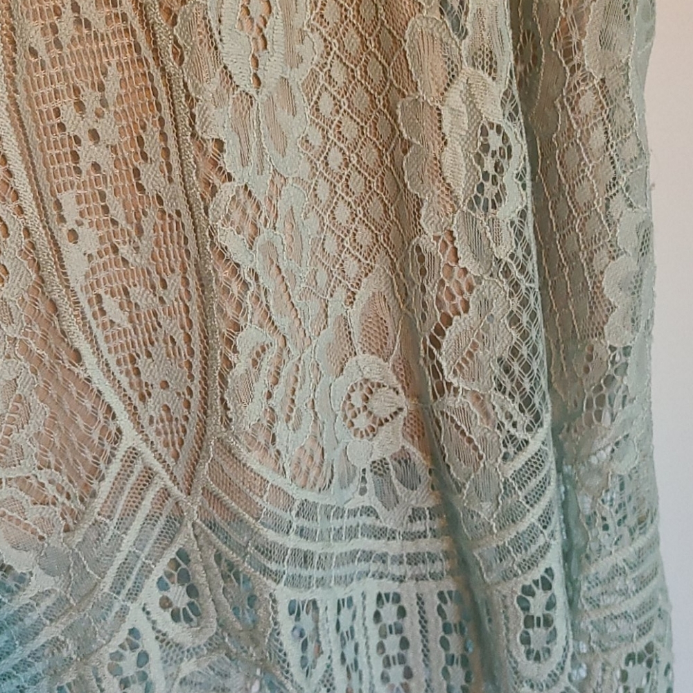 Lacy Halter Blouse - Picture 3 of 3